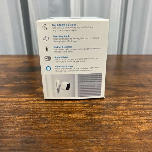 New Blink Mini Indoor Plug-In Smart Security Camera Day & Night Two-Way White - Picture 3 of 7